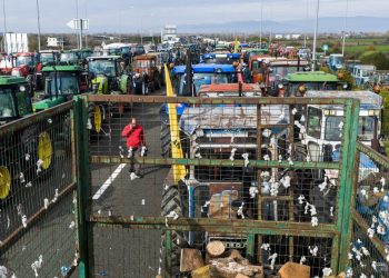 Δύο νέα αγροτικά μπλόκα στον Ε65 – Aνοιχτά από αύριο με δύο ελεύθερες λωρίδες