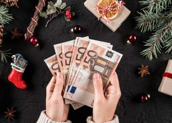 Όλα όσα πρέπει να γνωρίζετε για τον τρόπο αμοιβής αργιών Χριστουγέννων και Πρωτοχρονιάς – Πώς μπορείτε να υπολογίσετε το Δώρο                