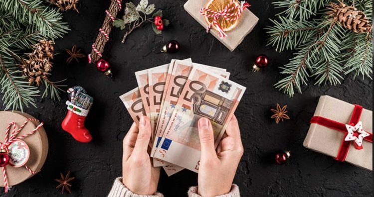 Όλα όσα πρέπει να γνωρίζετε για τον τρόπο αμοιβής αργιών Χριστουγέννων και Πρωτοχρονιάς – Πώς μπορείτε να υπολογίσετε το Δώρο                