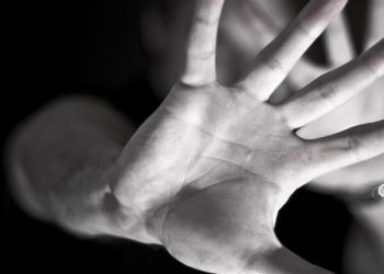 Έριξε σφαλιάρες στη νύφη του επειδή δεν του έδινε το κινητό της τηλέφωνο