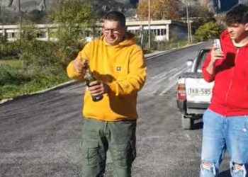 Καλαμπάκα: Άνοιξαν μέχρι και… σαμπάνιες για την ασφαλτόστρωση! (ΒΙΝΤΕΟ)