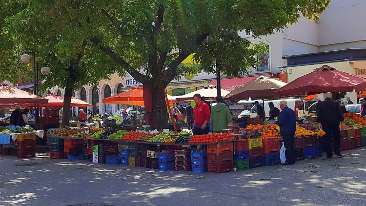 Τρίκαλα: Μαζί στο πεζοδρόμιο παραγωγοί λαϊκών αγορών και αγρότες – 24ωρο λουκέτο βάζει αύριο (3/12) η καθημερινή λαϊκή της πόλης