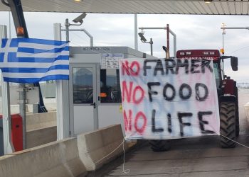 Ε65: Δείτε τα πανό στο αγροτικό μπλόκο των Τρικαλινών που στέλνουν ηχηρό μήνυμα (ΕΙΚΟΝΕΣ)