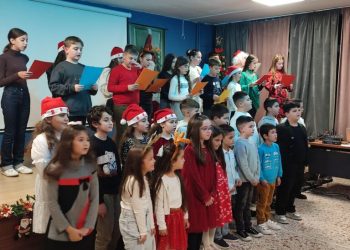 Χριστουγεννιάτικη Εκδήλωση στο 2ο Δημοτικό Σχολείο Οιχαλίας: Ένα ταξίδι παγκόσμιων αξιών μέσα από τα μάτια των παιδιών (ΕΙΚΟΝΕΣ)