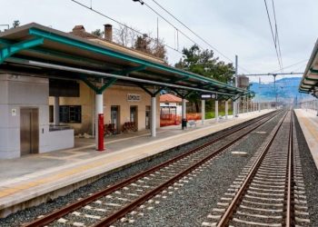 Το τρένο έμεινε από μηχανή στο Λιανοκλάδι – Νυχτερινή ταλαιπωρία για εκατοντάδες επιβάτες