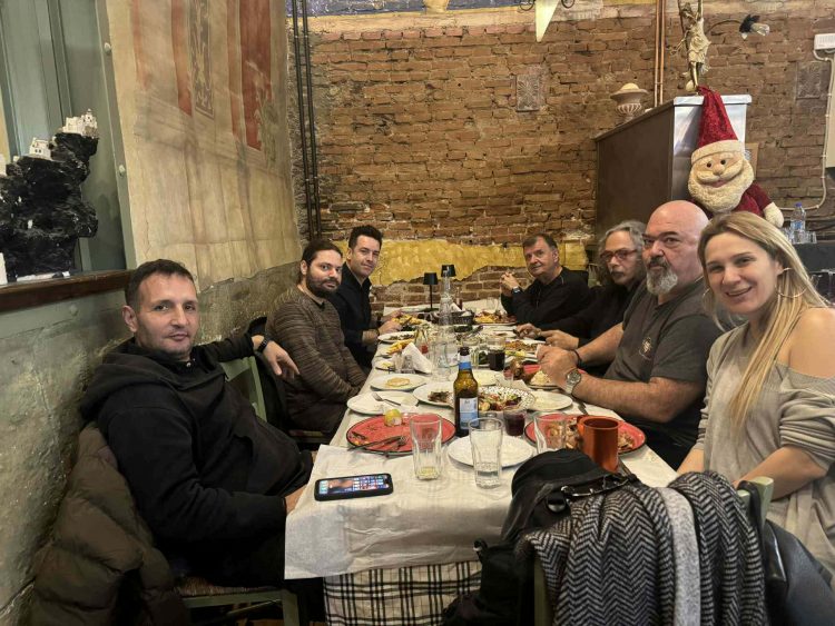 Στα «Μεζεδοκαμώματα» πριν το μεγάλο live ο Δημήτρης Μπάσης