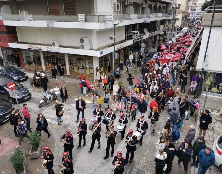 Την Κυριακή 21 Δεκεμβρίου η μεγάλη Χριστουγεννιάτικη παρέλαση στα Τρίκαλα