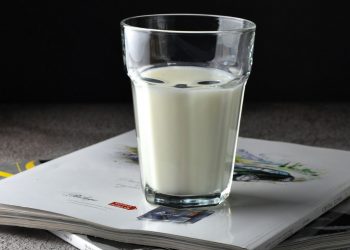Πλήρες γάλα ή 2%: Ποιο είναι καλύτερο για τα κόκαλά μας