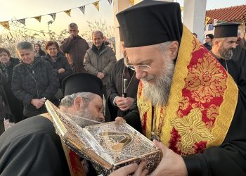 Υποδοχή Τιμίας Σιαγόνας του Αγίου Δημητρίου του Γκαγκαστάθη στον Πλάτανο Τρικάλων (ΕΙΚΟΝΕΣ)