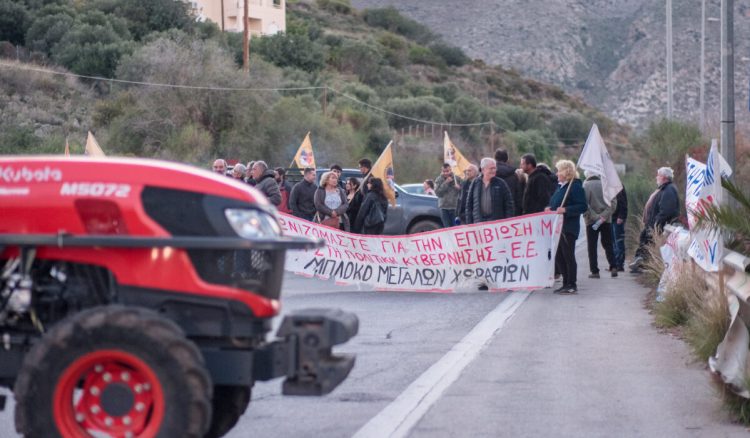 Κάλαντα… στο ΙΧ: Σε ποια μπλόκα υπάρχουν προβλήματα και καθυστερήσεις σήμερα
