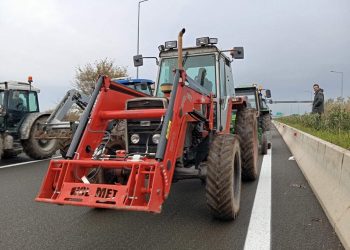 Αγρότες: Πάνω από 6.000 τρακτέρ στους δρόμους και 14 μπλόκα