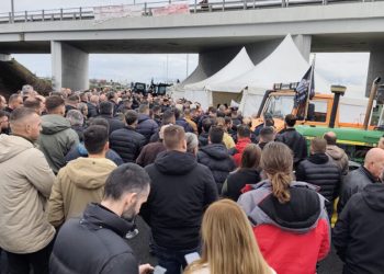 Αγρότες: Κλείσιμο παραδρόμων και του …λιμανιού του Βόλου αποφάσισε η συνέλευση της Νίκαιας