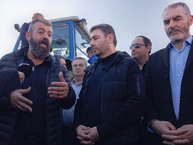 Νίκος Ανδρουλάκης από το μπλόκο του Ε-65 στον Λόγγο Τρικάλων: “Απολύτως δίκαιος ο αγώνας των αγροτών” (ΕΙΚΟΝΕΣ – ΒΙΝΤΕΟ)