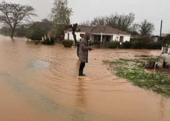 Πλημμύρισαν σπίτια στο Ανωχώρι Φαρσάλων- Υπερχείλισε ο παραπόταμος Ταμπάκος (ΒΙΝΤΕΟ)