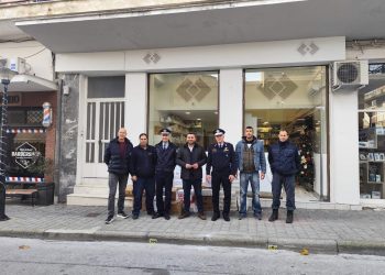 Τρικαλινοί αστυνομικοί παρέδωσαν τρόφιμα και είδη πρώτης ανάγκης στο Κοινωνικό Παντοπωλείο του Δήμου Μετεώρων