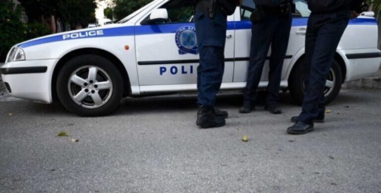Αστυνομικοί “έσβηναν” κλήσεις με το αζημίωτο – Οδηγούνται μαζί με ιδιώτες στο εδώλιο – Πολυσέλιδη δικογραφία με 83 κατηγορούμενους