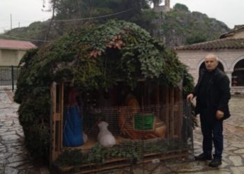 Ταξιάρχες Τρικάλων: Ο Πρόεδρος της Τ.Κ. Αχιλλέας Νίκου τήρησε και φέτος την παράδοση, στολίζοντας το χωριό για τα Χριστούγεννα (ΕΙΚΟΝΕΣ)