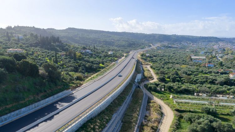 Αυτοκινητόδρομοι του μέλλοντος: επεκτάσεις, “πράσινη” ενέργεια, έξυπνα συστήματα, ηλεκτρονικά διόδια και ηλεκτροκίνηση * Το δίκτυο θα φθάσει και στο τμήμα Ξυνιάδα – Τρίκαλα
