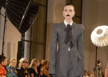 Από μεσάτα μέχρι oversized: Τα μάλλινα σακάκια που αξίζει να προσθέσεις στην γκαρνταρόμπα σου