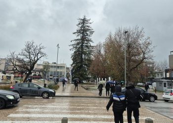 Εικόνες από την παραμονή των Χριστουγέννων στα Τρίκαλα