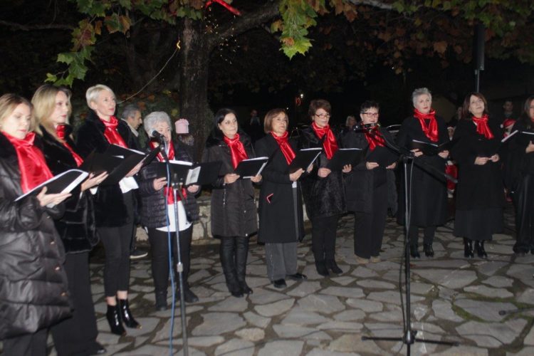 Χριστουγεννιάτικη νότα στη Πηγή