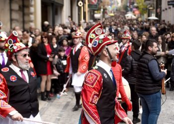Χριστούγεννα: Ήθη και έθιμα σε όλη την Ελλάδα – Πού στολίστηκε το πρώτο χριστουγεννιάτικο δέντρο