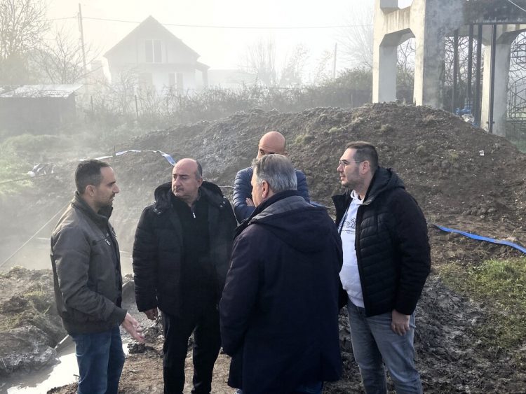Προχωρούν οι 4 νέες γεωτρήσεις της ΔΕΥΑΤ – Επίσκεψη Σακκά & Μπλουγούρα στο εργοτάξιο στο Γλίνος