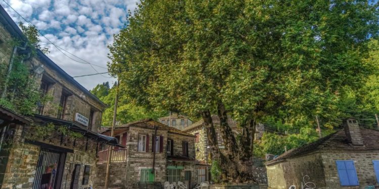 Δικόρυφο (Δίκορφο) Ζαγορίου: Αρχοντιά φτιαγμένη από πέτρα