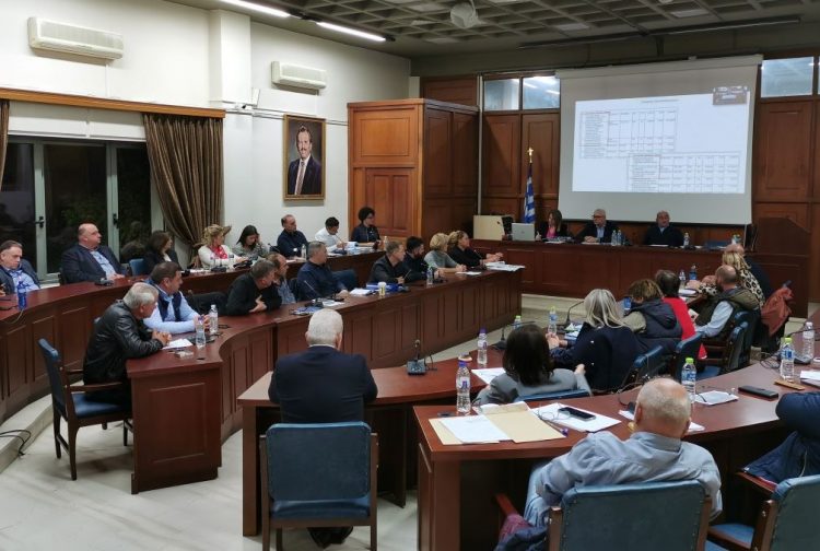 Εντονη διαμαρτυρία του Δήμου Τρικκαίων με διαπαραταξιακό αίτημα χρηματοδότησης για τις συντηρήσεις σχολείων