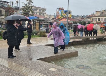 Δεν πτοήθηκαν ούτε από τη βροχή ούτε από τα μπλόκα επισκέπτες της πόλης