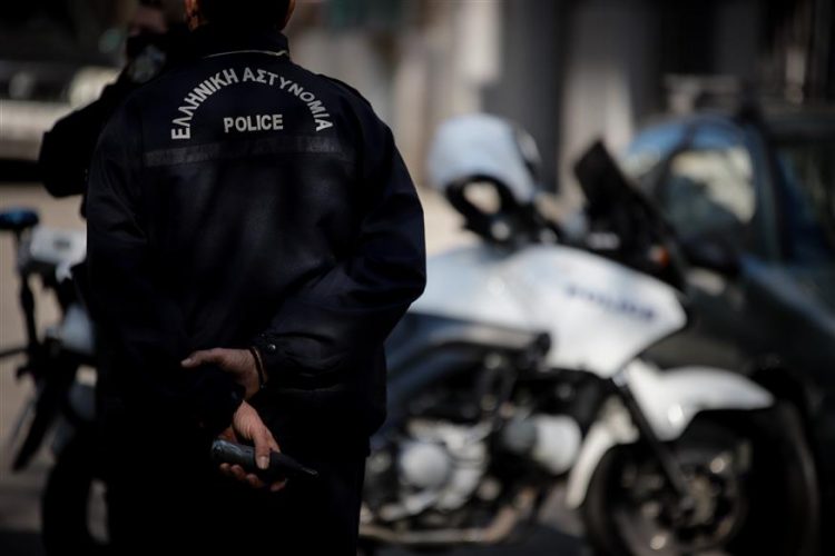 Οκτώ συλλήψεις: Πήγαν να επισκεφθούν τους διαρρήκτες φίλους τους στο κρατητήριο, έβρισαν και τραυμάτισαν τρεις αστυνομικούς!!!