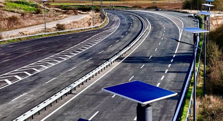 Eξυπνοι φωτισμοί στη Θεσσαλία – Ενισχύεται η οδική ασφάλεια σε επικίνδυνα σημεία (ΕΙΚΟΝΕΣ)