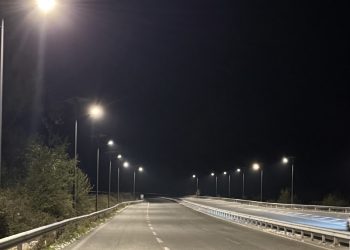 Στην Περιφέρεια Θεσσαλίας εγκαθίστανται 6.100 δίκτυα φωτισμού τεχνολογίας led με φωτοβολταϊκά
