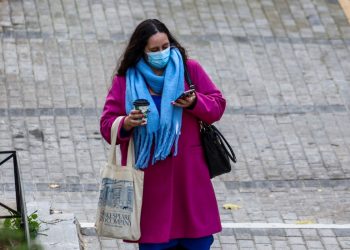 «Σούπερ γρίπη»: Μεγάλη ανησυχία σε Ελλάδα και Ευρώπη -Πάμε για γιορτές με μάσκες
