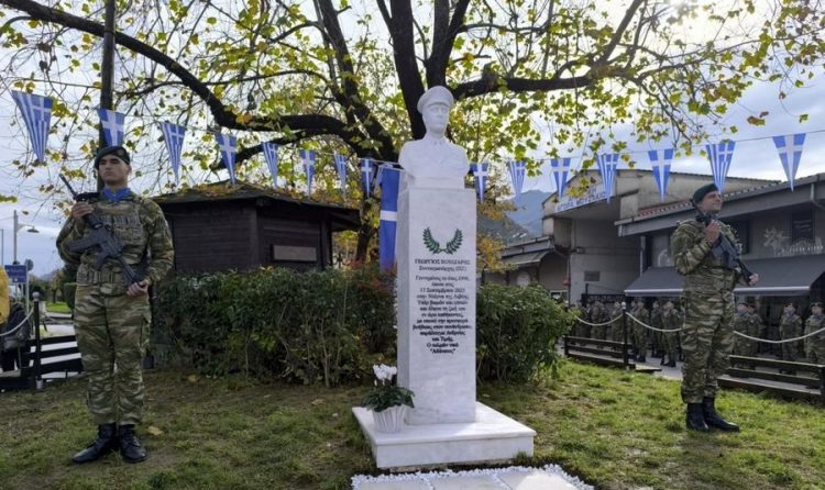 Μουζάκι: Με συγκίνηση και τιμές τα αποκαλυπτήρια της προτομής του Συνταγματάρχη (ΠΖ) Γεωργίου Βούλγαρη (ΕΙΚΟΝΕΣ – ΒΙΝΤΕΟ)