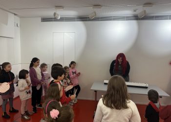 Βιβλιοθήκη Καλαμπάκας: Χριστουγεννιάτικες μελωδίες και κάλαντα από τα παιδιά στη Βιβλιοθήκη