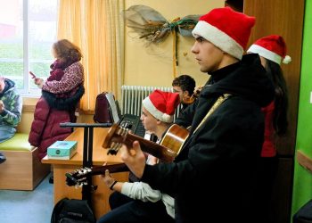 Κάλαντα και αγάπη από το 7ο ΓΕΛ Τρικάλων στο ΚΔΑΠ ΜΕΑ «ΗΦΑΙΣΤΟΣ» του Δ. Τρικκαίων
