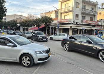 Επιτέλους!!! Κυκλοφοριακό κομφούζιο στα Τρίκαλα (και ναι…χαιρόμαστε!!!) – ΒΙΝΤΕΟ