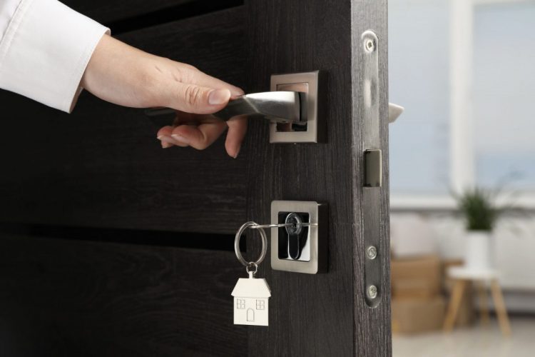 Όσα πρέπει να γνωρίζουμε πριν φύγουμε από το σπίτι τις γιορτές – Χρήσιμες συμβουλές της Αστυνομίας