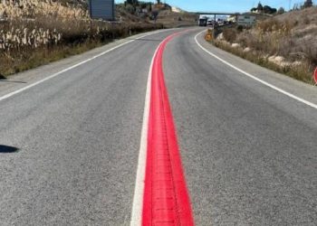 Κόκκινη γραμμή στον δρόμο: Τι είναι – Τι πρέπει να κάνουν οι οδηγοί