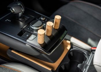Γιατί πρέπει να έχεις έναν φελλό στο αυτοκίνητο -Το απλό κόλπο που λίγοι γνωρίζουν