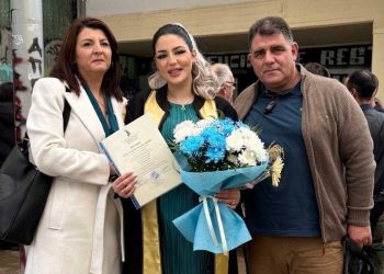 Η μικρή «παγανιέρισσα» από τα βουνά του Ανηλίου Μετσόβου πήρε πτυχίο φιλοσοφίας