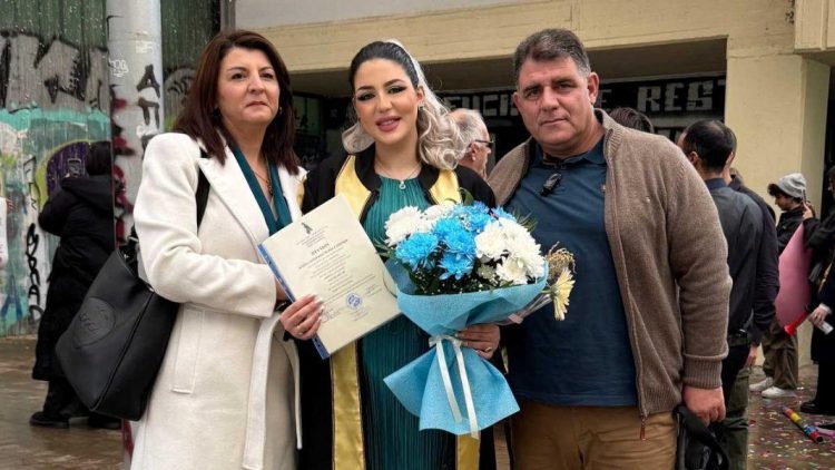 Η μικρή «παγανιέρισσα» από τα βουνά του Ανηλίου Μετσόβου πήρε πτυχίο φιλοσοφίας
