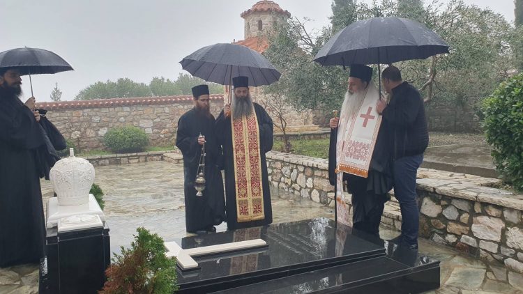 Τρισάγιο στον τάφο του προκατόχου του κυρού Σεραφείμ τέλεσε ο Σταγών και Μετεώρων κ. Θεόκλητο