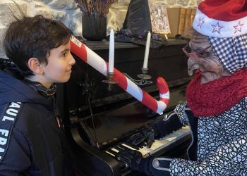 Μαγική βραδιά στην Καστανιά με τη Μάγισσα Μπεφάνα και το Δέντρο των Φαναριών