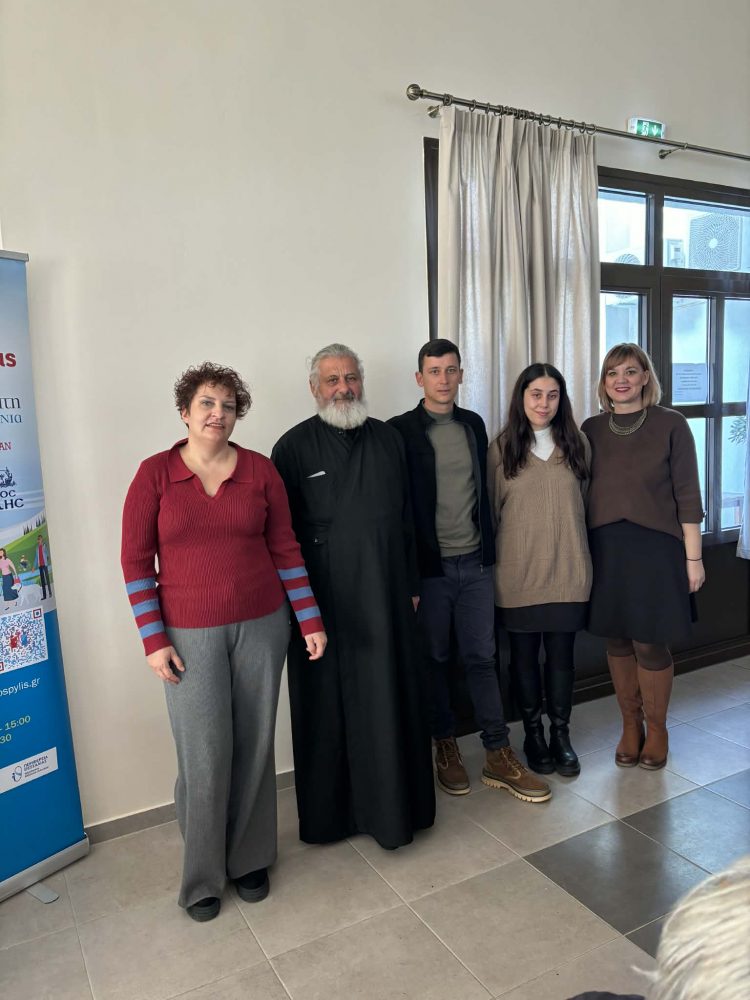 «Ξορκίζοντας τη Μοναξιά με Μουσική: Χριστουγεννιάτικη Μαγεία στην Καρδιά» από το Κέντρο Κοινότητας Δήμου Πύλης στην Πηγή