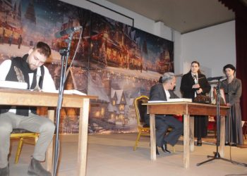 Μάγεψε η θεατρική παράσταση των αποφοίτων του ΓΕΛ Πύλης 2015-2016