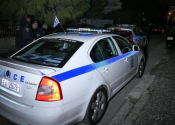 Τρεις συλλήψεις για κατοχή πτυσσόμενης ράβδου, ναρκωτικών και απόπειρας κλοπής