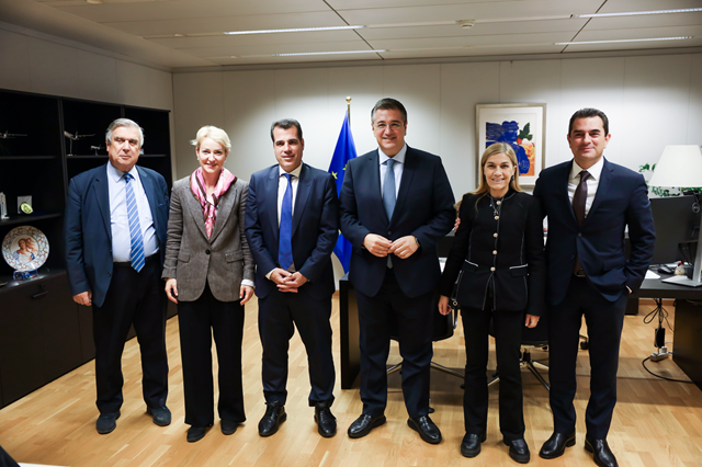 Στις Βρυξέλλες ο Σκρέκας με ατζέντα τη στήριξη της αγροτικής παραγωγής και λύσεις στο στεγαστικό