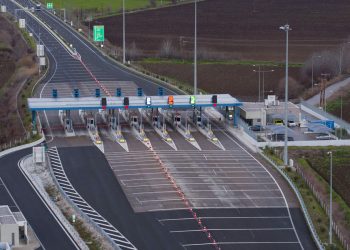 Γιατί λίγο πριν τα διόδια ο δρόμος αρχίζει να τρέμει;